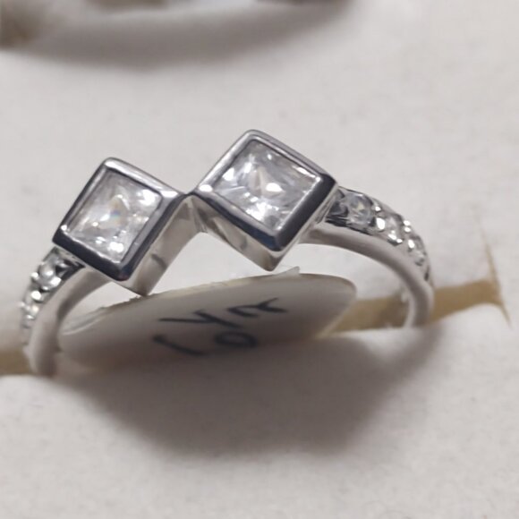 Size 6 1/2 Sterling Silver & Square Cut Cubic Zirconia Women's Ring - Picture 2 of 5